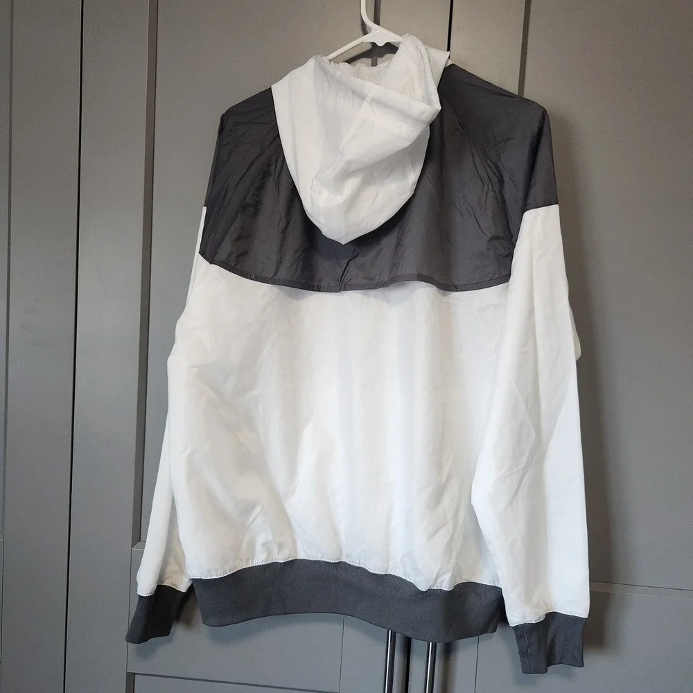 New Nike Running Division NYC Windrunner Jacket Mens L White Grey Marathon Rare